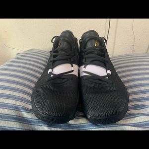Mens Nike basketball shoes size 9.5 kyrie Irving shoes size